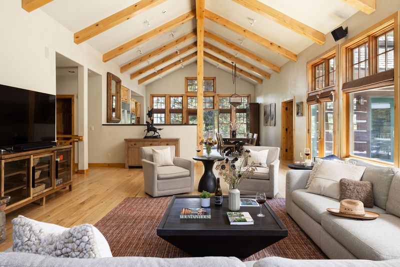 Ridgeline Lodge - Image 2