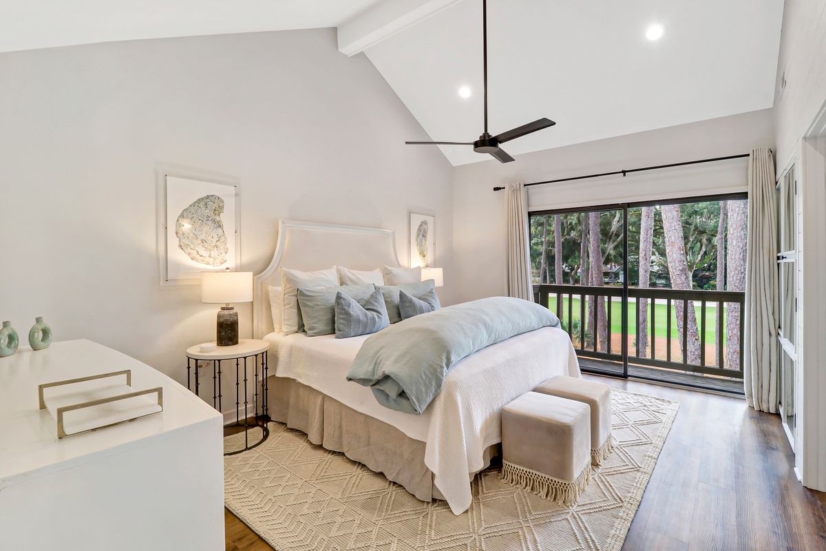 Primary bedroom in a Hilton Head Island vacation rental.