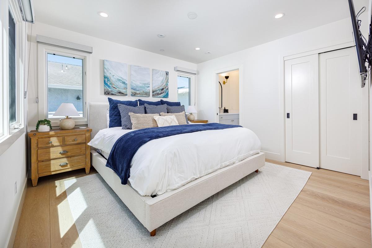 Primary bedroom in a Newport Beach vacation rental.