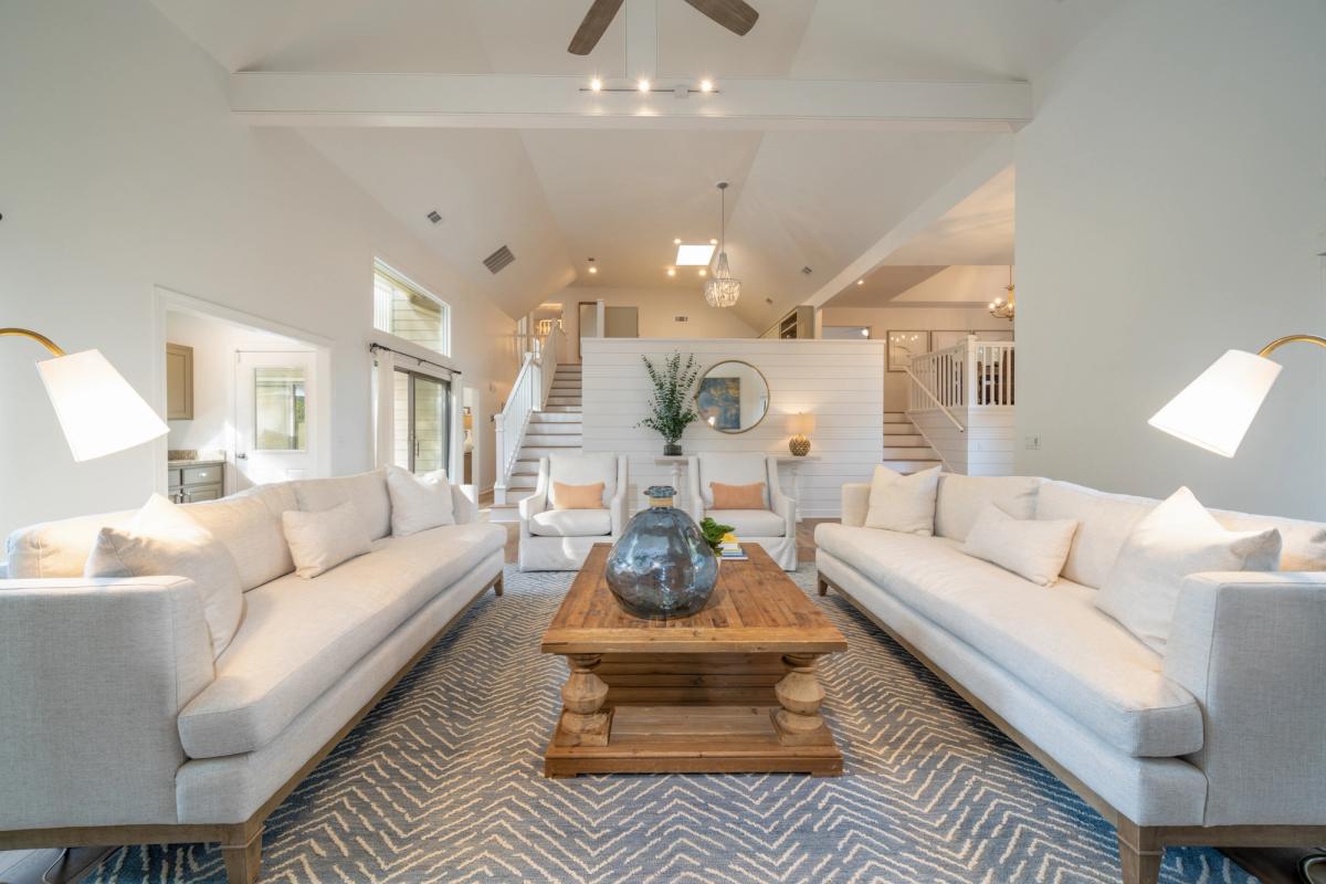 Living room in a Hilton Head Island vacation rental.