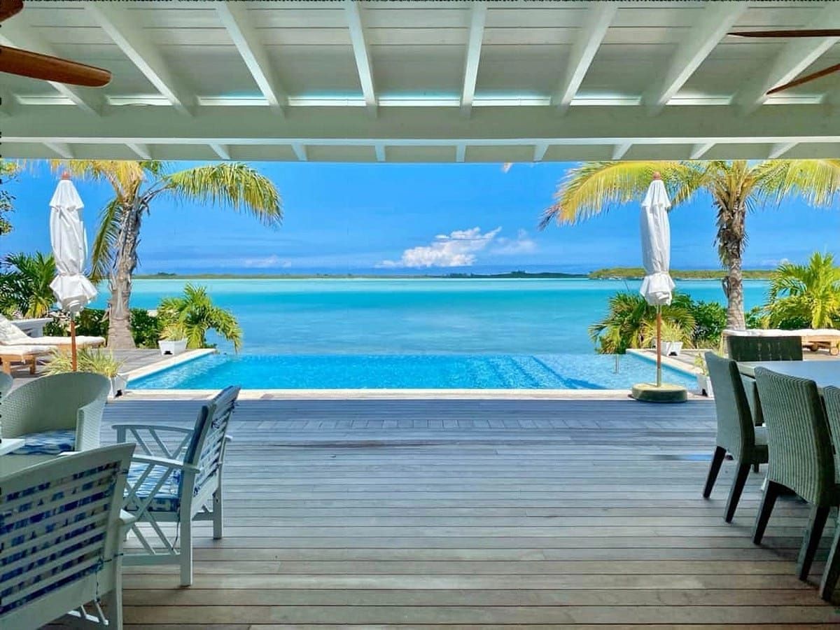 Cozy and bright cottage with indoor-outdoor living, stylish coastal decor, and peaceful garden views. Perfect for couples or small families looking for a quiet escape near the water.