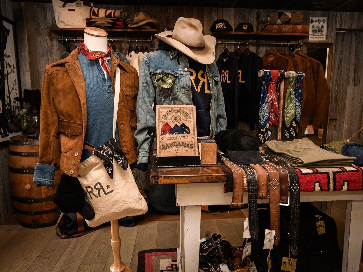 A rustic display inside Kemo Sabe shows Western-style jackets, hats, belts, and bandanas. The store is known for its classic cowboy fashion and custom hats. It’s a popular shopping stop in Jackson Hole.