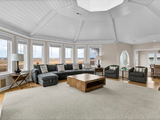 A bright, beachy living space with soft colors and wide windows makes Sea Tranquility feel like home. It’s perfect for bigger groups who want to be near the water but still enjoy peace and quiet inside.