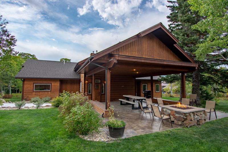 Outdoor living space at this West Yellowstone, MT vacation rental.
