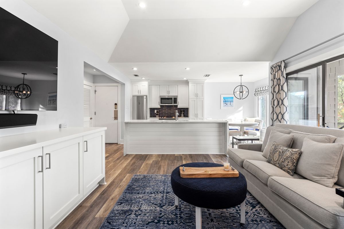 Open floorplan at a Kiawah Island vacation rental.