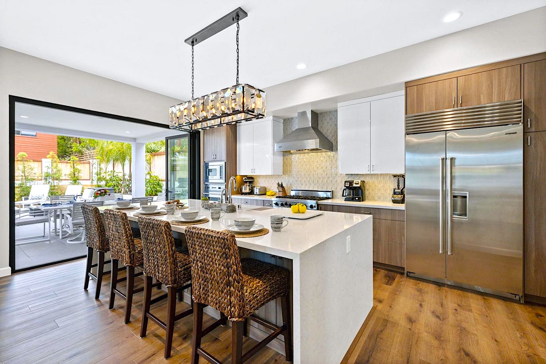 Gourmat Kitchen Open to Outdoors in San Diego Luxury Vacation Rentals