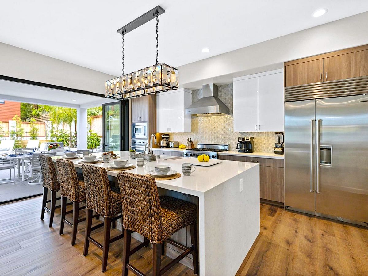 Gourmat Kitchen Open to Outdoors in San Diego Luxury Vacation Rentals