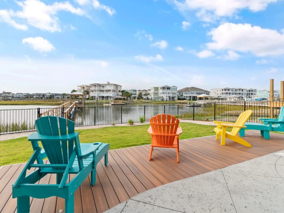A cozy mountain lodge in Blue Ridge, Georgia, tucked into the trees with wide decks and rustic charm. Perfect for large groups looking to connect with nature in style.