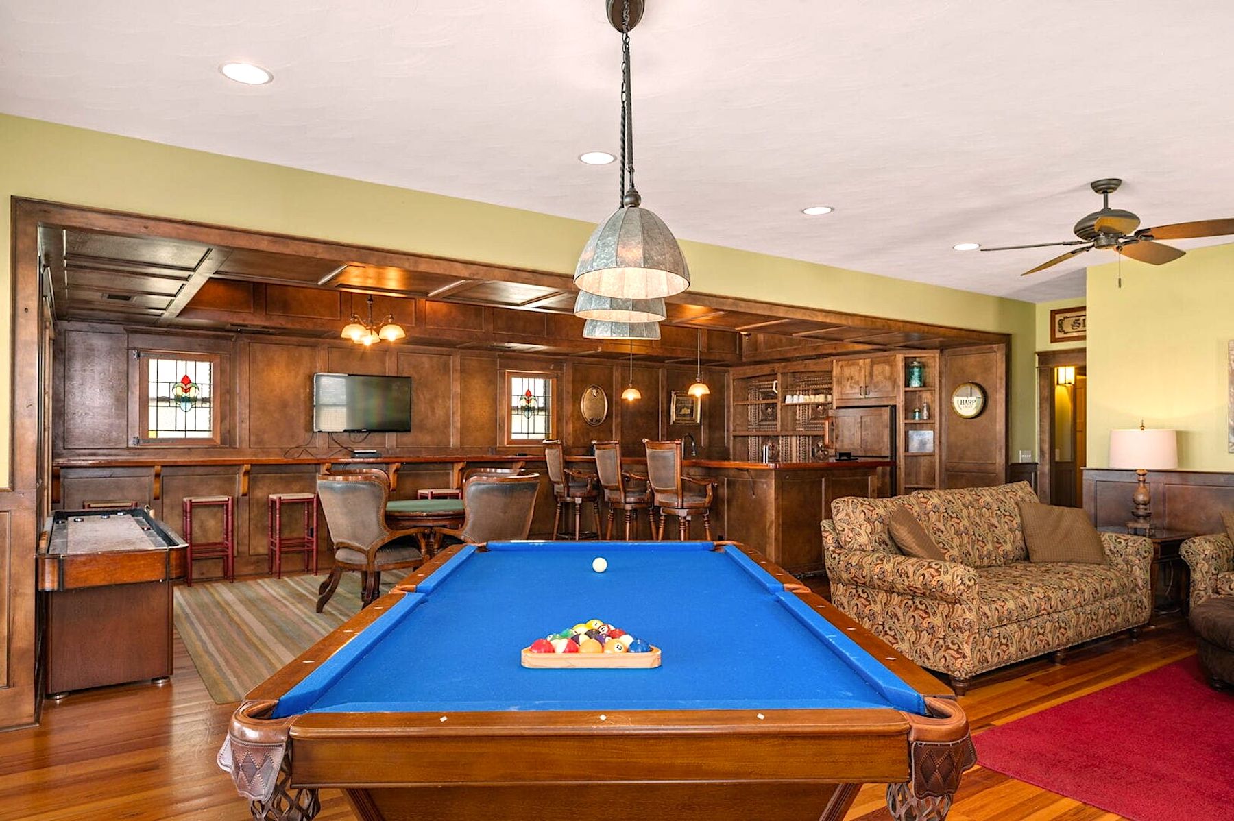 Lounge Style Game Room With Pool Table in Luxury Outer Banks, NC Vacation Rental