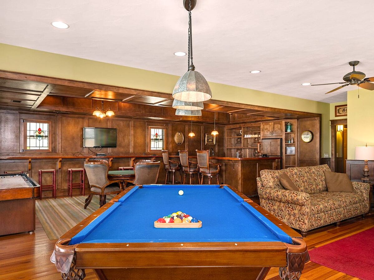 Lounge Style Game Room With Pool Table in Luxury Outer Banks, NC Vacation Rental