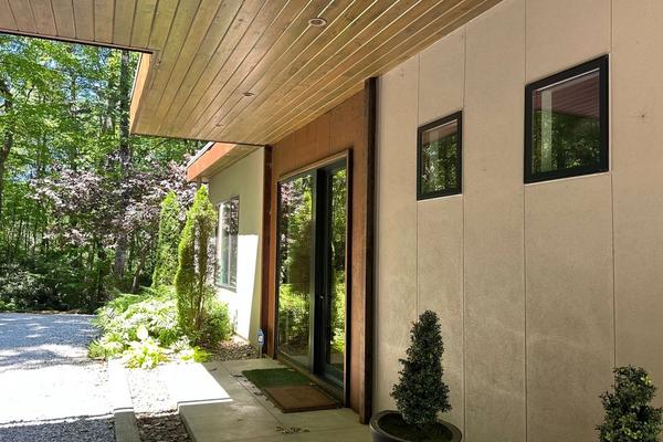 Whispering Pines in Highlands