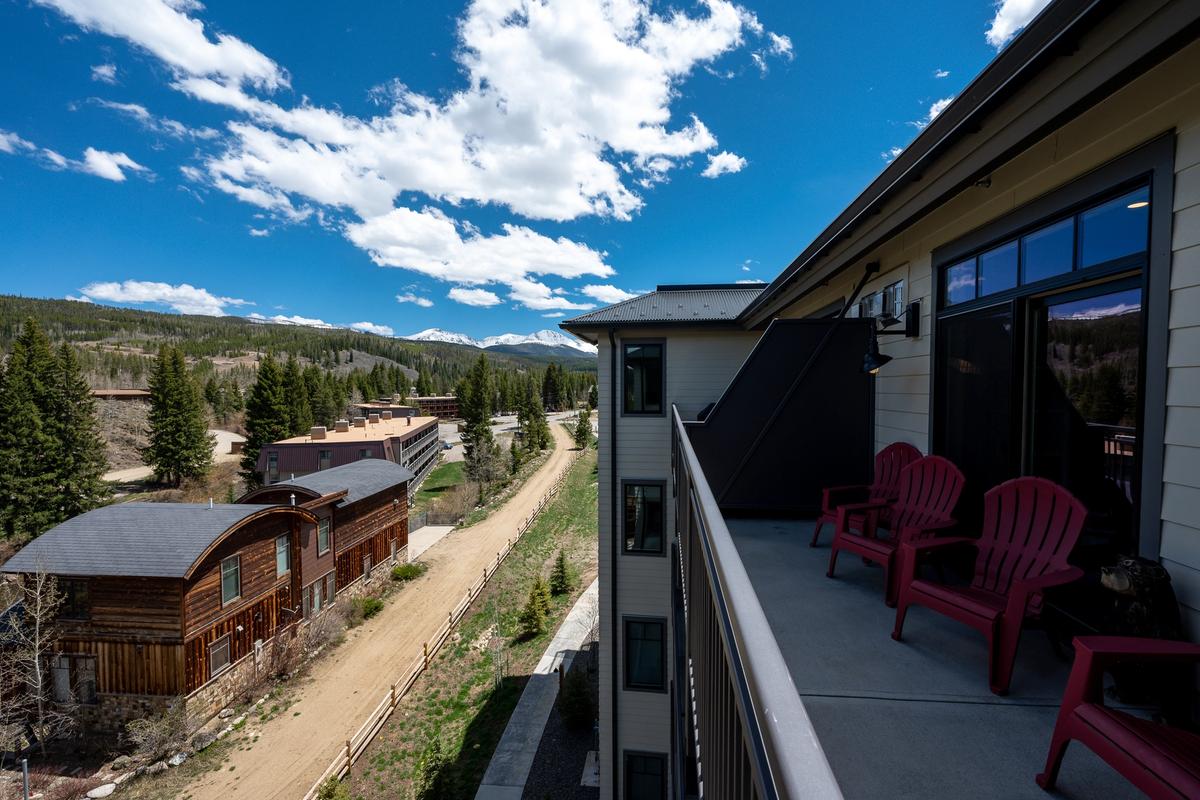 View from the balcony in Hideaway Station 405.