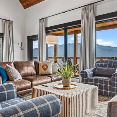 Living room with a view of the mountains at Nestled Inn.