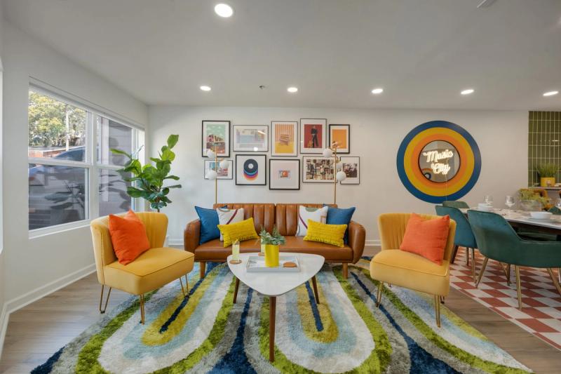 Funky Town - Image 4