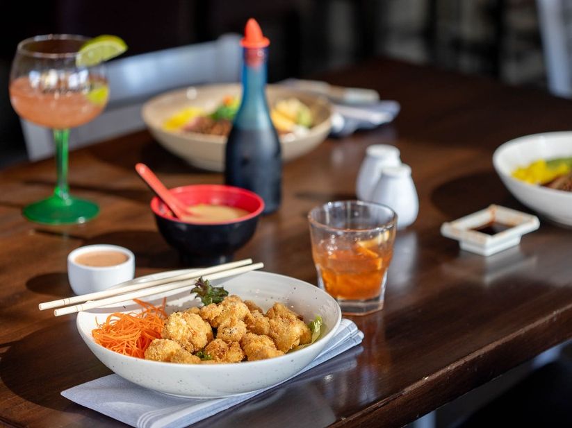 Fuji Sushi Bar serves up fresh Asian dishes with a side of cocktails and cozy vibes. A perfect dinner spot after a day on the island.