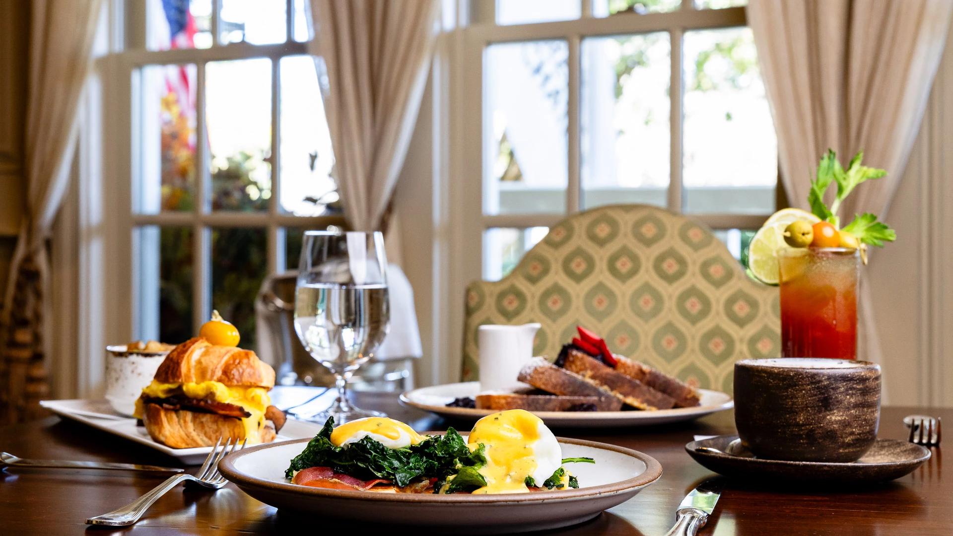 A perfectly grilled steak served with roasted mushrooms and crispy potatoes on a stylish plate. A glass of red wine sits nearby, adding to the upscale dining atmosphere. Madison’s Restaurant & Wine Garden is known for refined dishes and a relaxing wine garden setting.