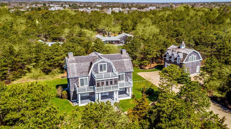 10 of The Most Stunning Martha's Vineyard Rentals to Consider
