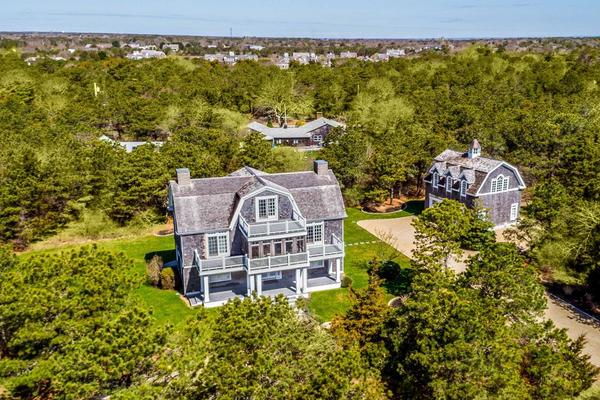 10 of The Most Stunning Martha's Vineyard Rentals to Consider