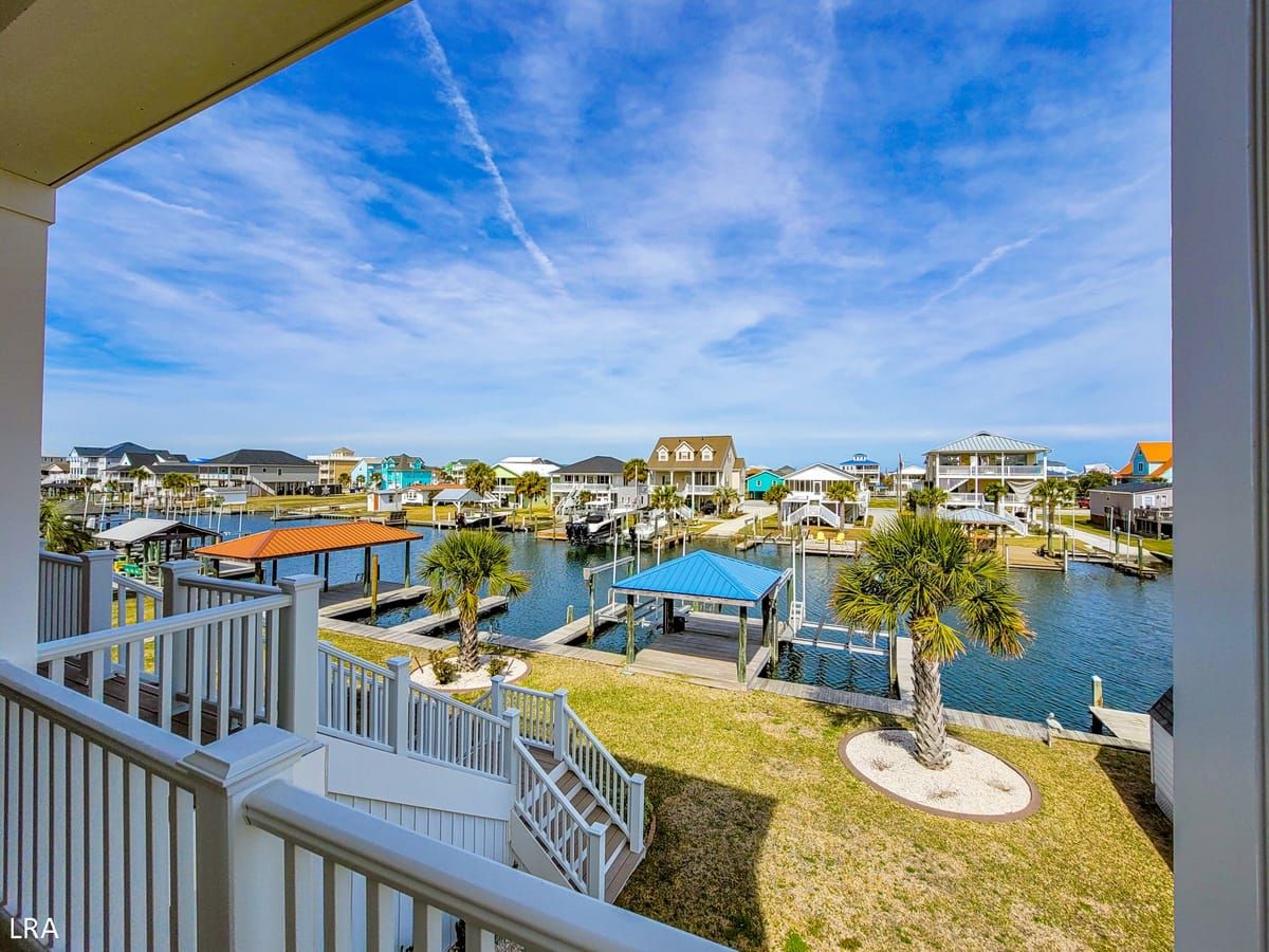 Located on Topsail Island, Bella Luna features a private yard, two boat docks, and a crow’s nest with sweeping canal views. Your pet will love the space, and you’ll enjoy grilling outdoors or relaxing under the sunset sky.