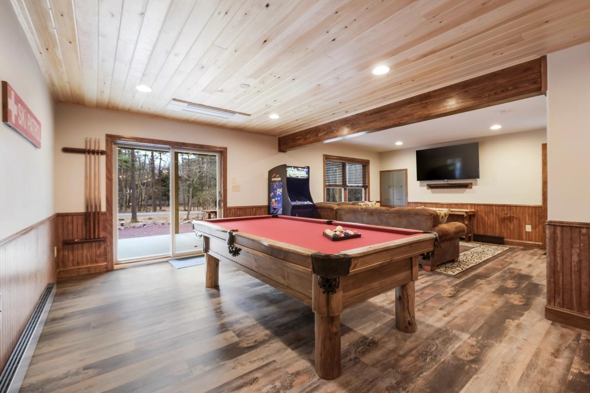 Game room in a Pocono Mountain vacation rental.