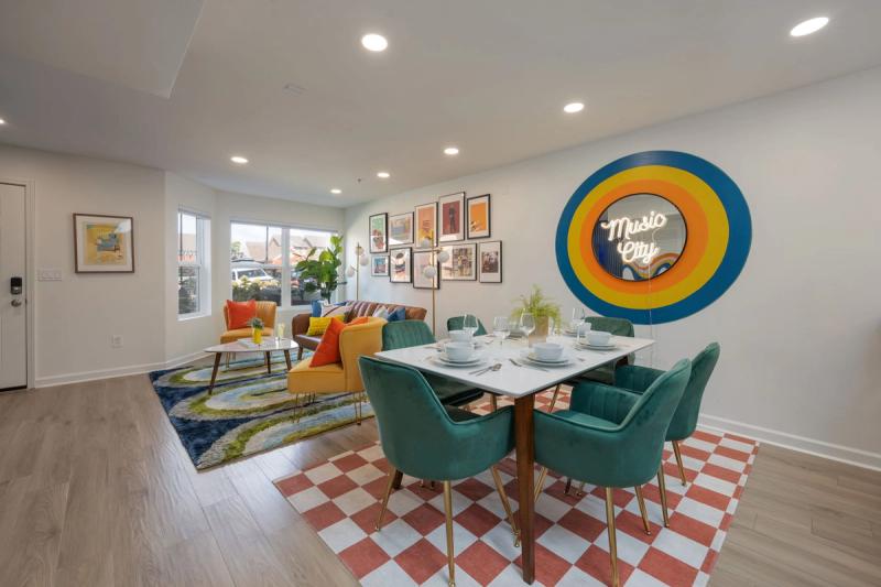 Funky Town - Image 5