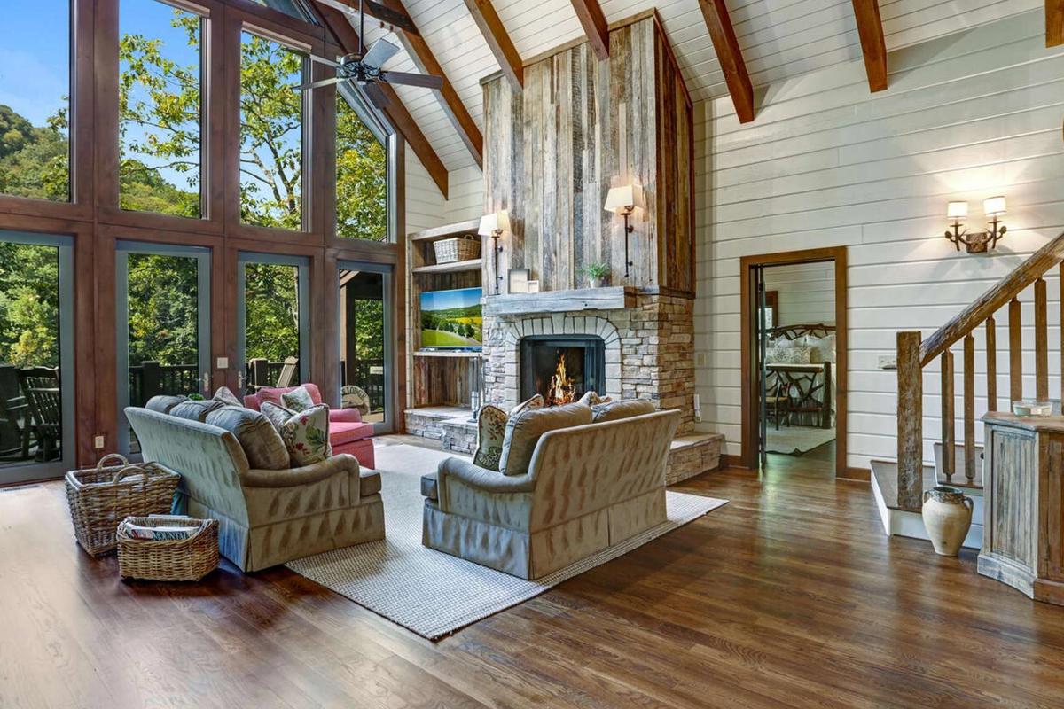 Sparkling Waters Lakefront Retreat in Highlands