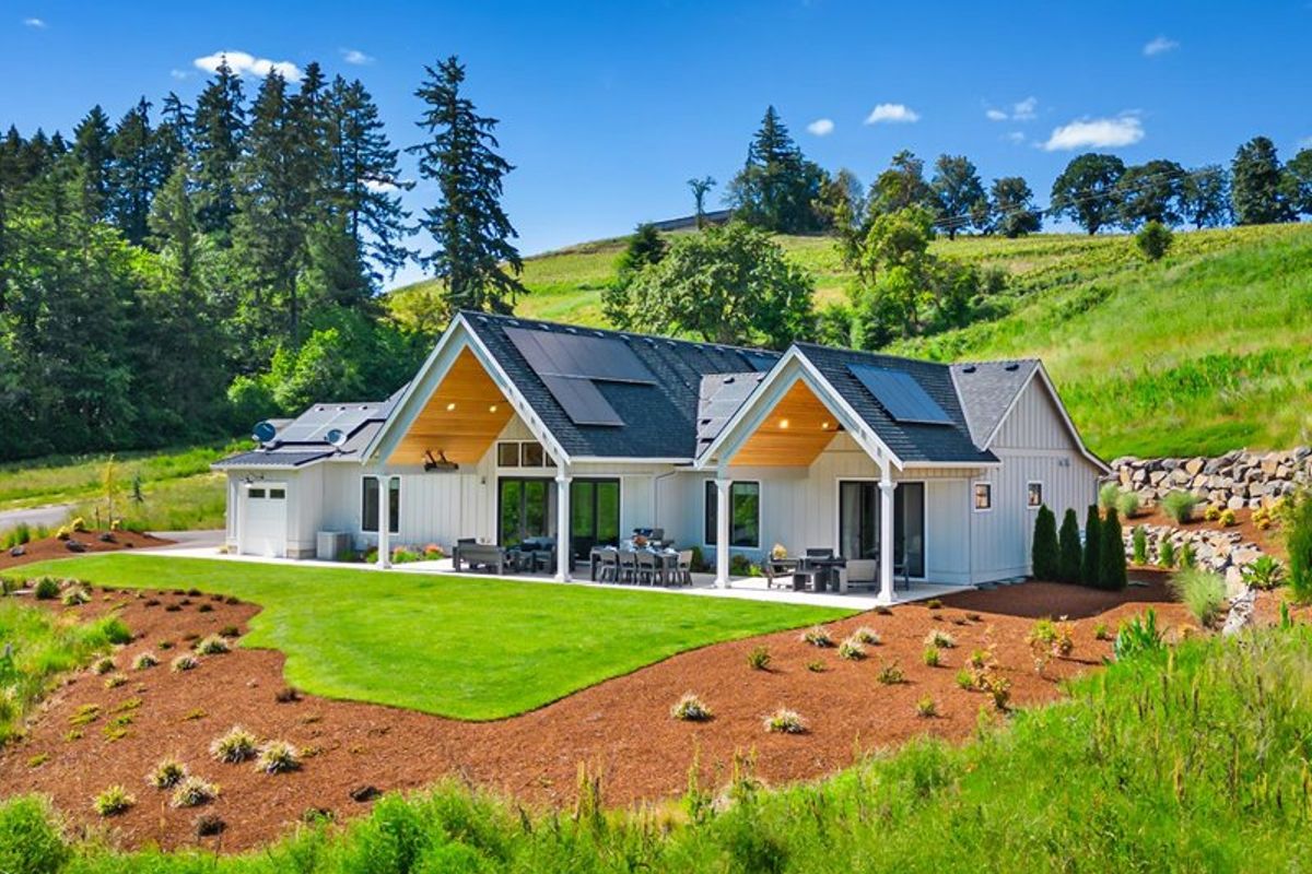 Exterior view of Pearl of The Valley.