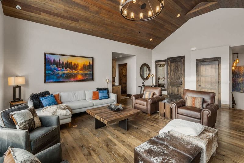 Middle Rider - Image 5