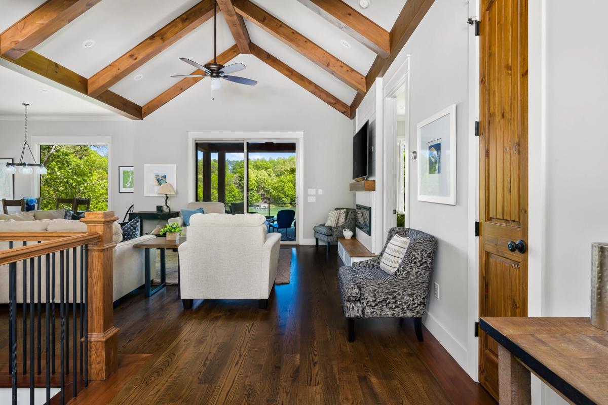 Open layout in Hideaway Cove on Lake Keowee.