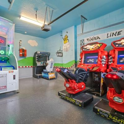 Themed game room in an Orlando vacation rental.