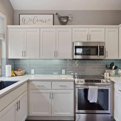 Nicely appointed kitchen in a Bend, OR vacation home.