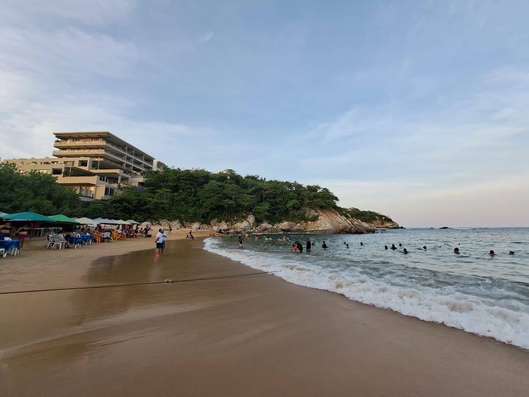 Playa Arrocito is a small, cozy bay with calm turquoise waters, ideal for swimming and snorkeling. Its hidden feel makes it a favorite for travelers who want peace and quiet.