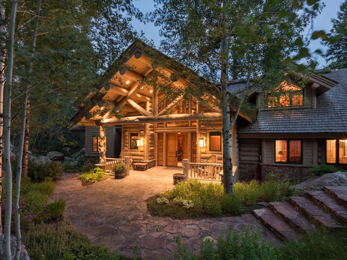 Lodge style cabin