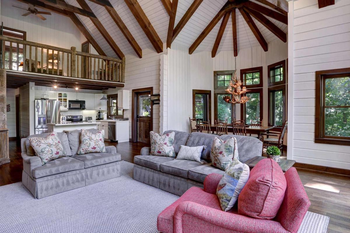 Sparkling Waters Lakefront Retreat in Highlands