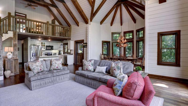 Sparkling Waters Lakefront Retreat - Image 5