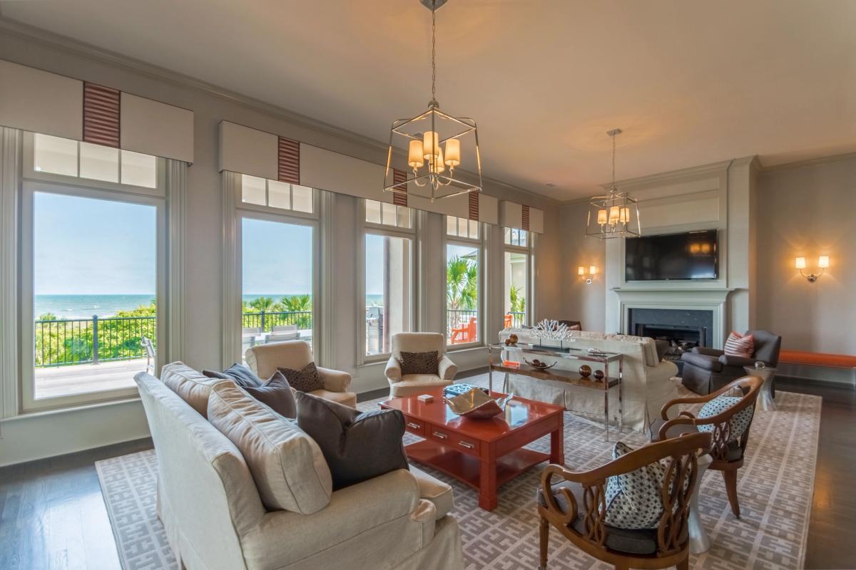 An oceanfront living room in a Kiawah Island vacation rental. 