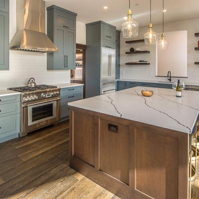Kitchen with large island
