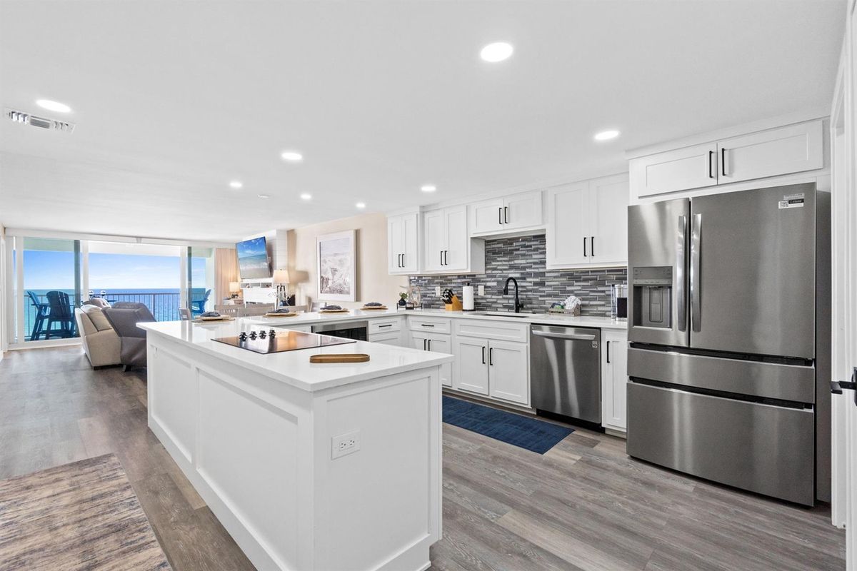 Shoreline Towers 2114 in Destin