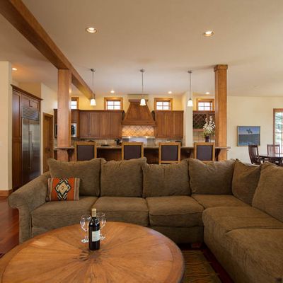 Open layout floor plan at this Bend, OR vacation rental.