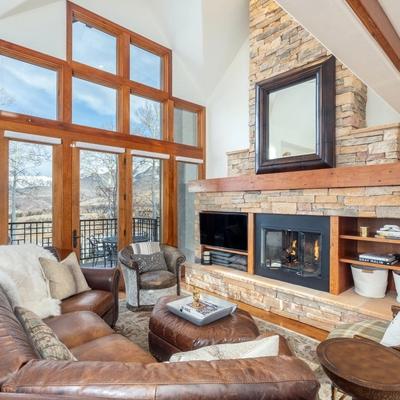 Living room in Aspen Ridge 15 - Sunset View.