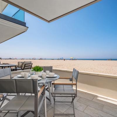 Outdoor dining space at 3506 W. Oceanfront.