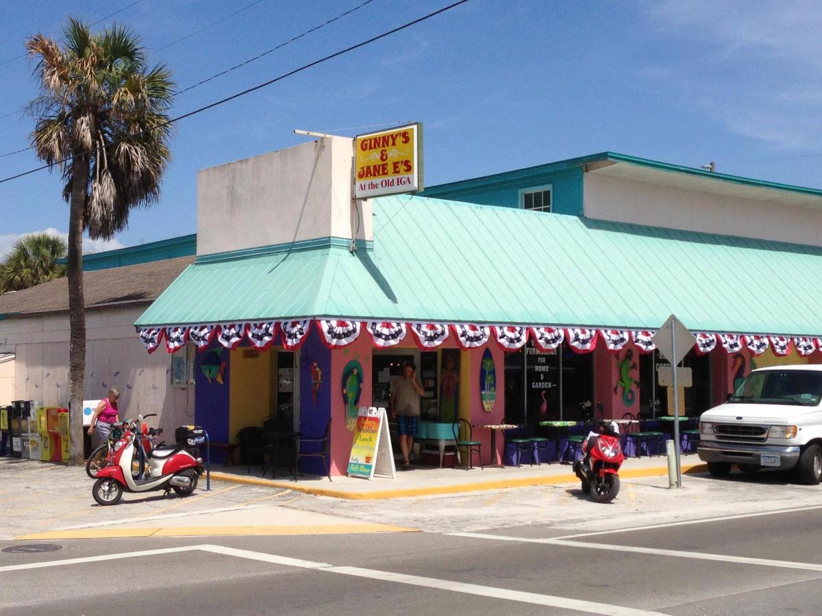 A lively, colorful café with retro décor and a teal roof, serving up breakfast and coffee in the heart of Anna Maria Island. A quirky local spot loved for its charm and good vibes.