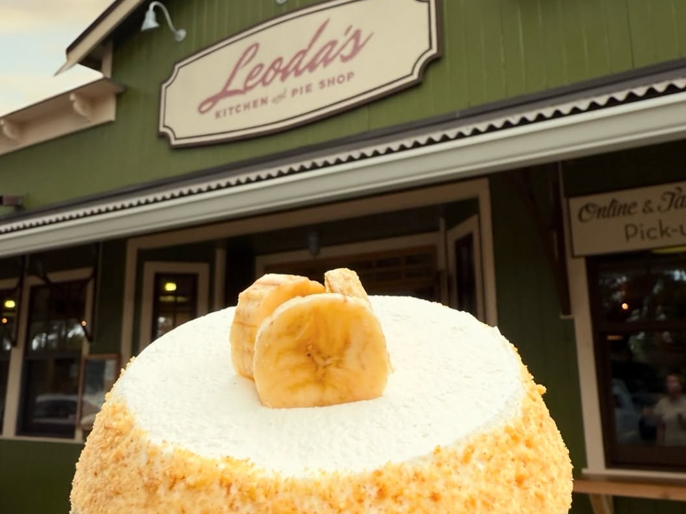 Pe dessert with bananas in it in front of leodas pie shop in hawaii