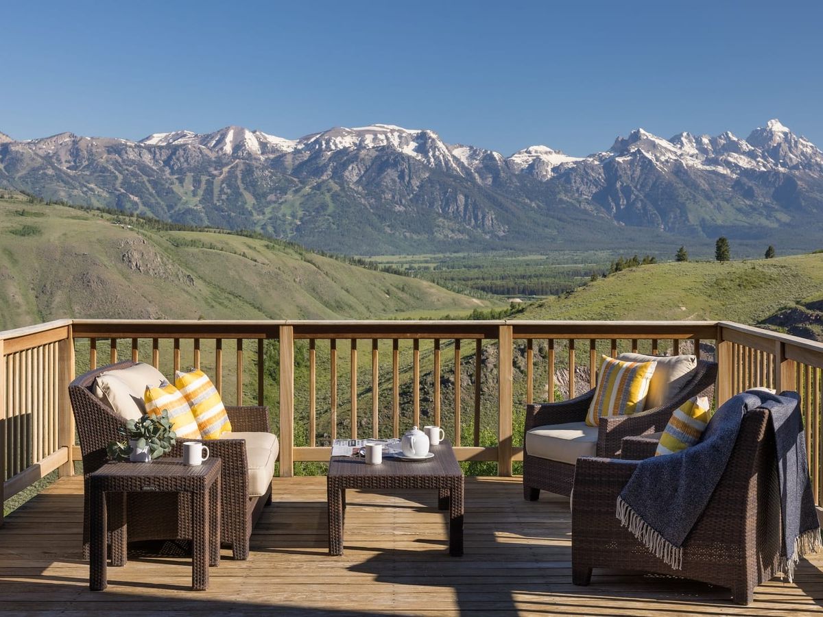 This cozy deck looks out over sweeping mountain views, with comfy chairs set up for slow mornings and warm conversations. The bright pillows and fresh air create a peaceful place to start or end your day. It’s a simple, beautiful reminder of why family trips to the mountains feel unforgettable.