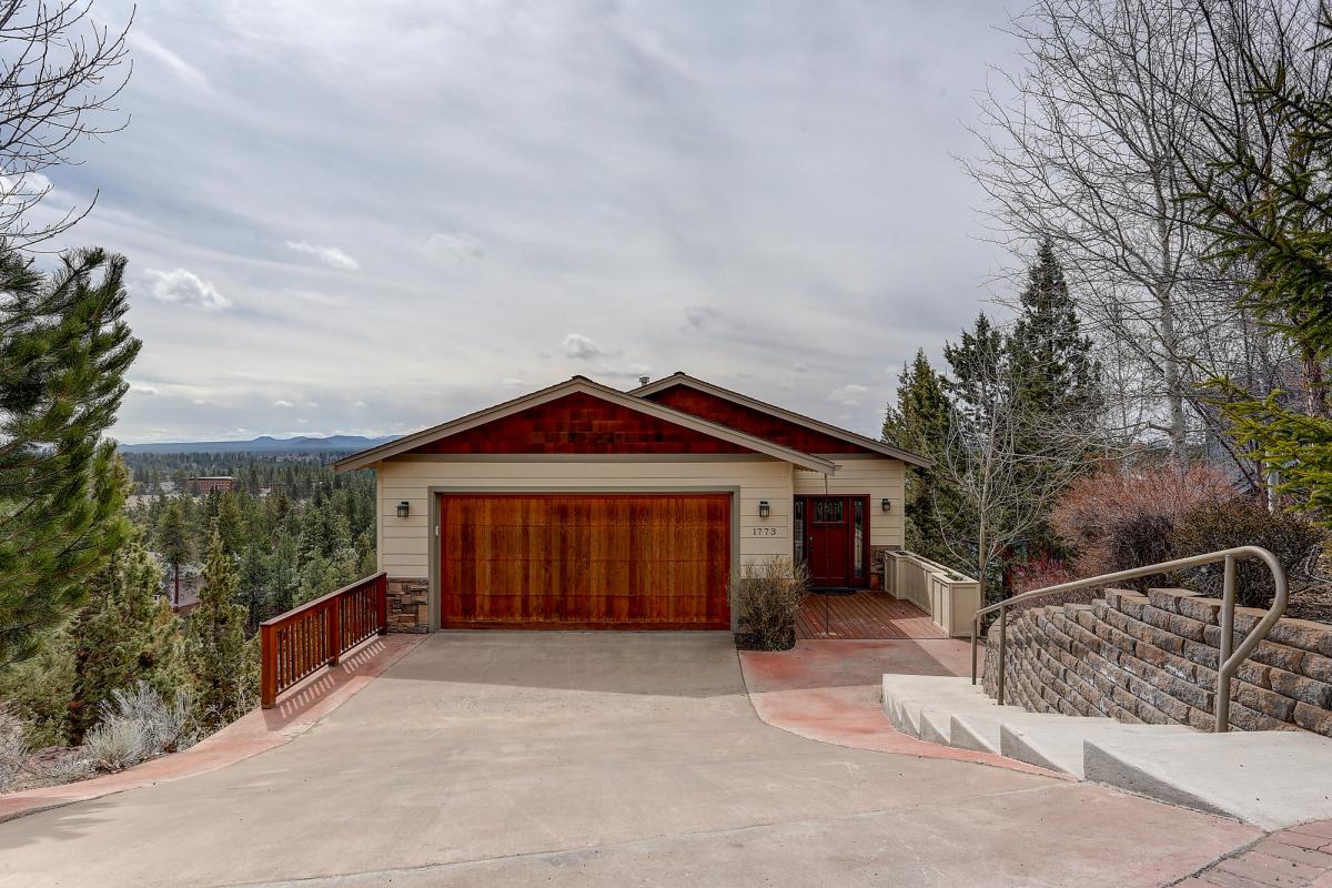 Exterior view of Bend, OR vacation rental.