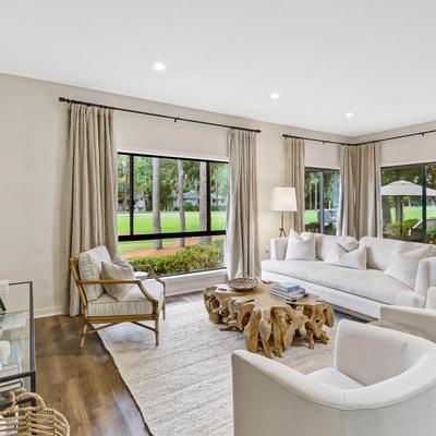 Living room in a Hilton Head Island vacation rental.