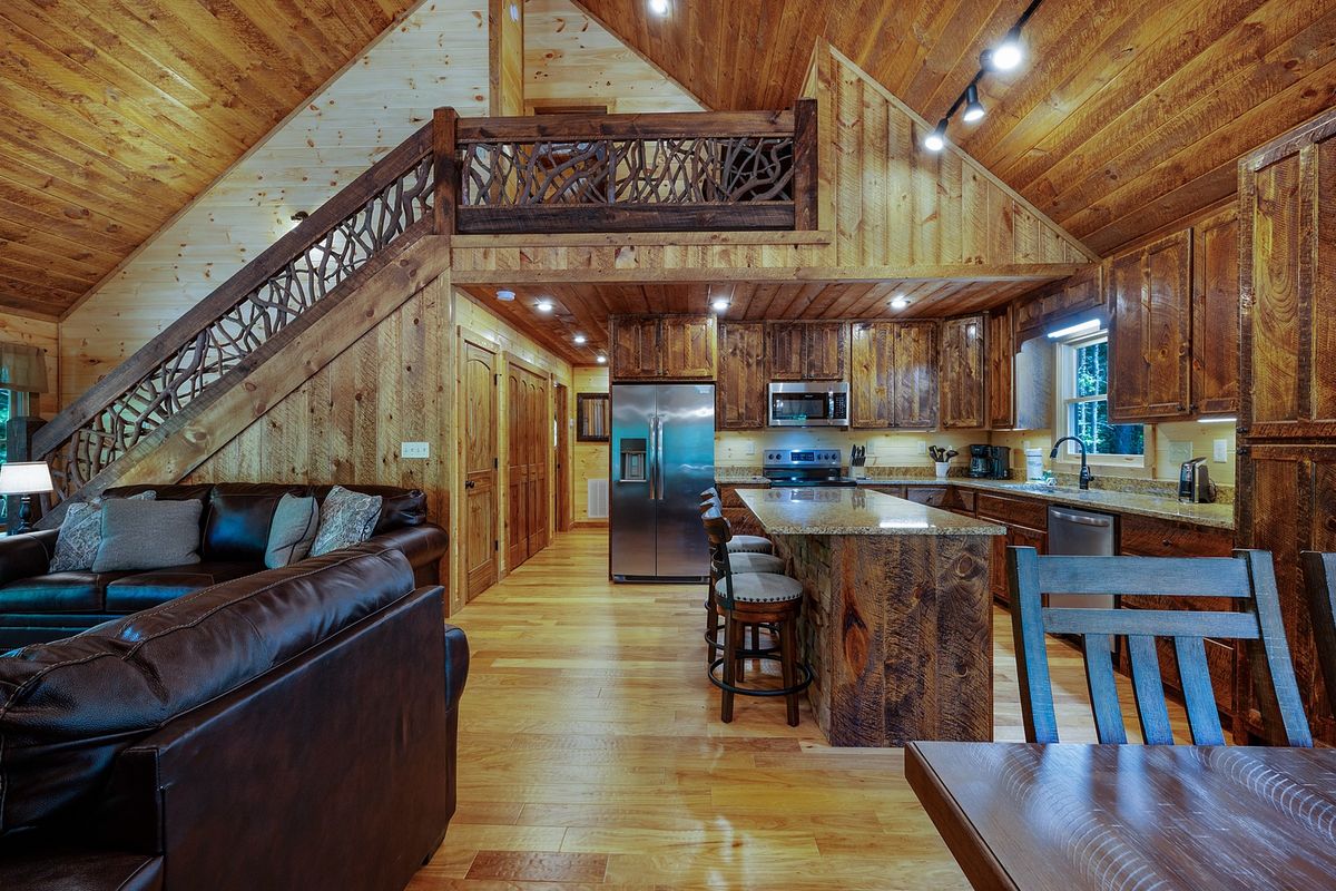 Open floor plan in a Morganton, GA cabin rental.