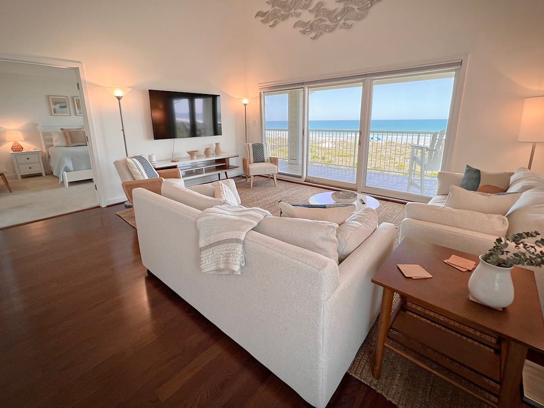 BrBright coastal home with open living spaces and floor-to-ceiling windows framing the ocean. Perfect for a family getaway, it blends modern comfort with laid-back beach style.
