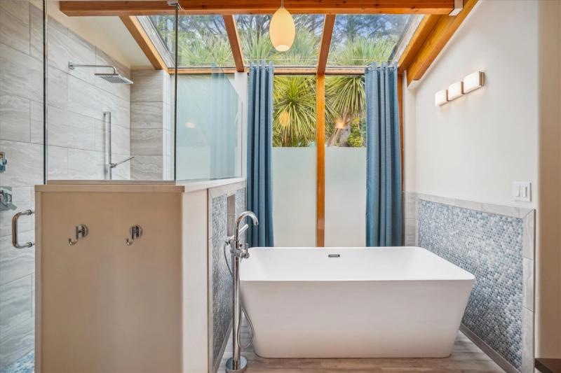 Modern vacation rental home bathroom on the Oregon Coast