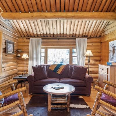 Living room in Rendezvous Lodge.